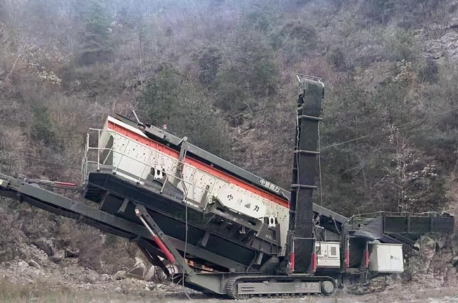 履帶移動(dòng)篩分站