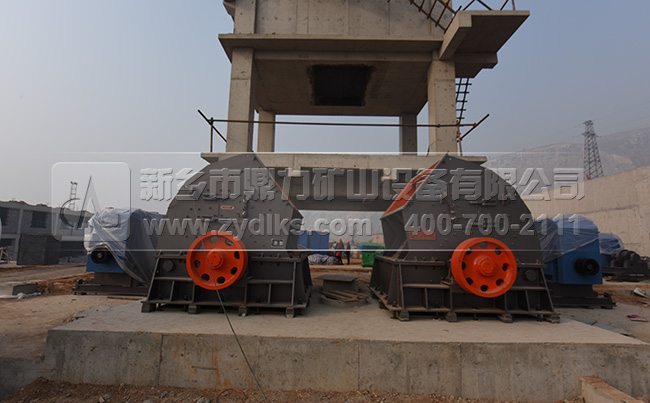 破碎機(jī)安裝現(xiàn)場 破碎機(jī)安裝現(xiàn)場