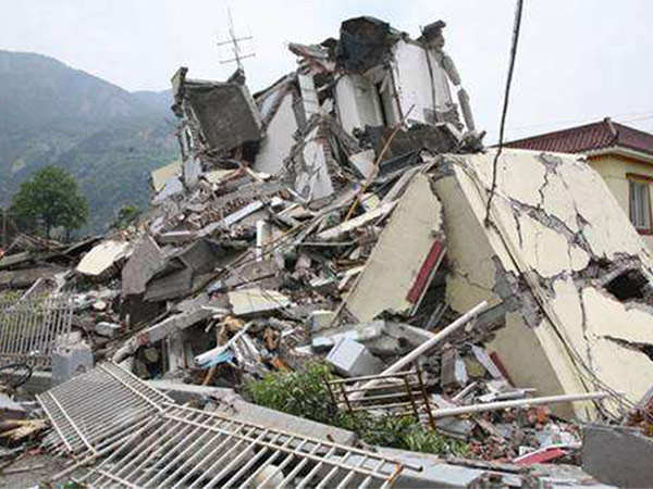 地震過(guò)后房屋廢墟/建筑垃圾