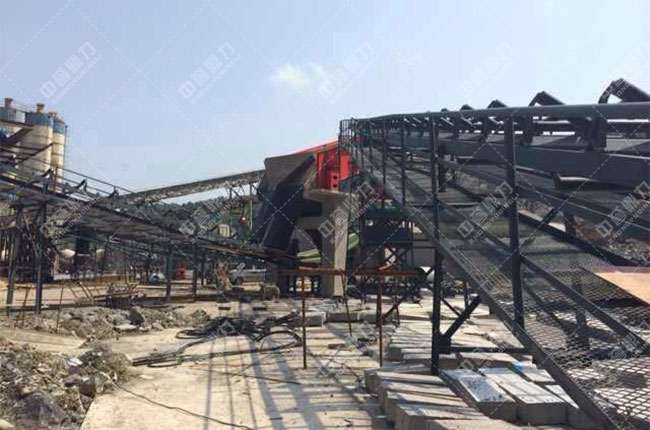 時(shí)產(chǎn)1000噸錘破機(jī)客戶現(xiàn)場 時(shí)產(chǎn)1000噸錘破機(jī)客戶現(xiàn)場