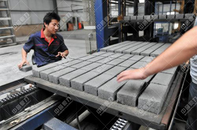 移動(dòng)式破碎機(jī) 移動(dòng)式破碎機(jī)