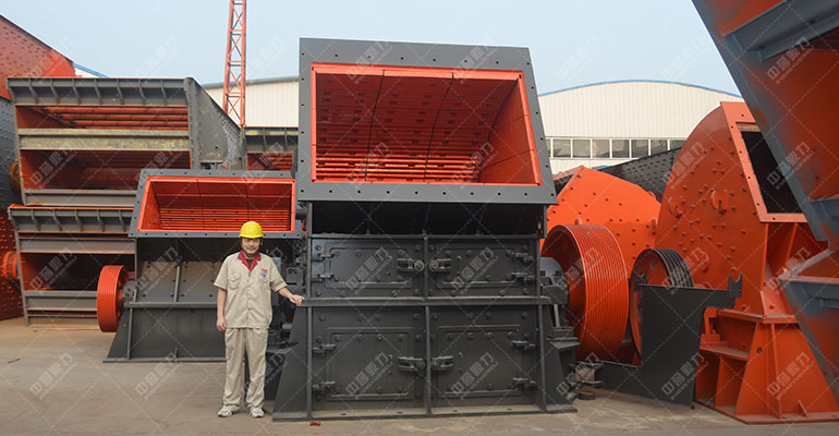 重型錘式破碎機設(shè)備圖 重型錘式破碎機設(shè)備圖