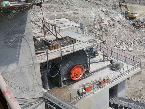 錘式石子破碎機(jī)實(shí)拍圖展示5 錘式石子破碎機(jī)實(shí)拍圖展示5