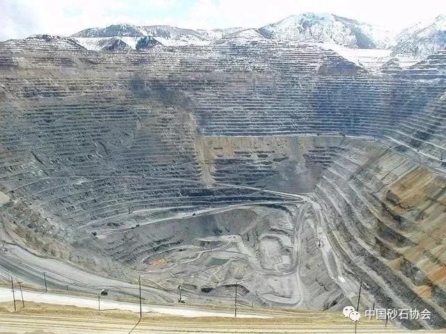 大型露天礦開(kāi)采設(shè)計(jì)