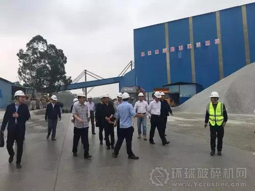 �V����dʯ��(ch��ng)�����T̩ʢʯ��(ch��ng)�Gɫ�Vɽ���O(sh��)ӭ������ɽ�ಿ�T����