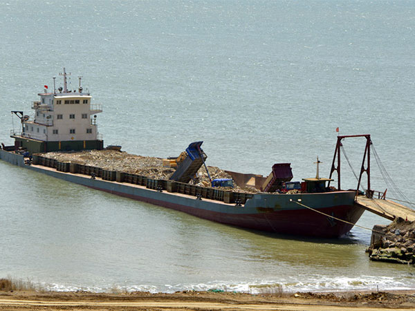 砂石船運(yùn)輸