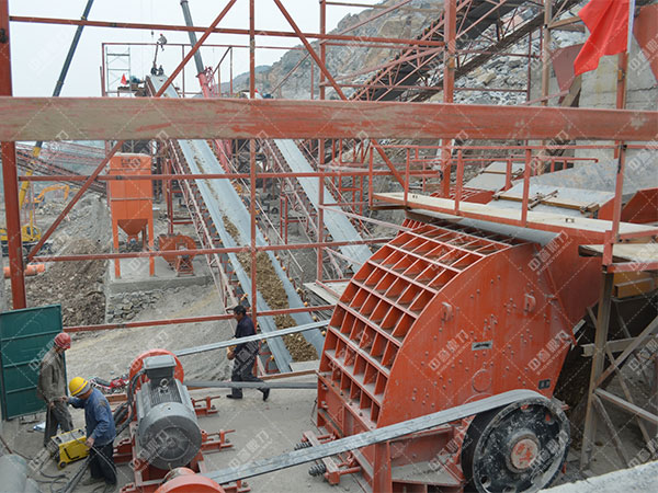 時產(chǎn)300噸的碎石機(jī)設(shè)備