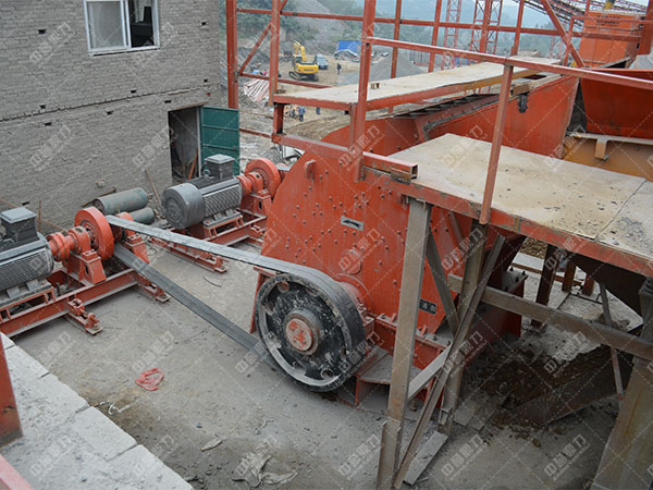 時產(chǎn)300噸的碎石機(jī)設(shè)備