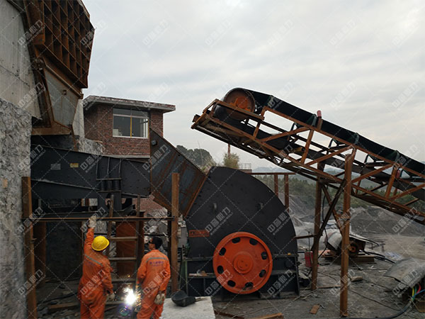 時(shí)產(chǎn)上千噸礦石破碎機(jī)