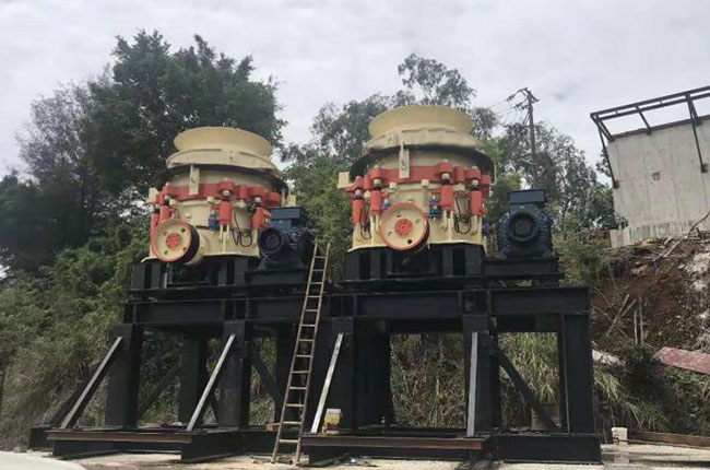 新式圓錐破碎機(jī) 新式圓錐破碎機(jī)