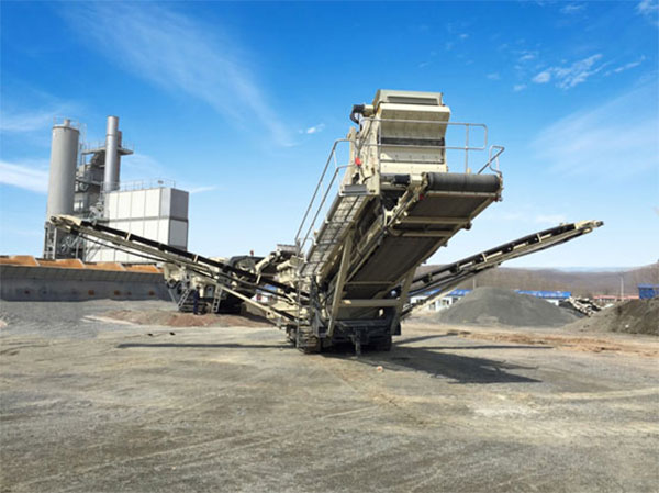 大型環(huán)保移動式礦山破碎機(jī)
