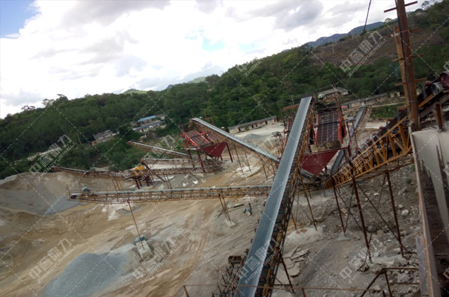 云南玉磨鐵路普洱段時產(chǎn)400噸砂石骨料